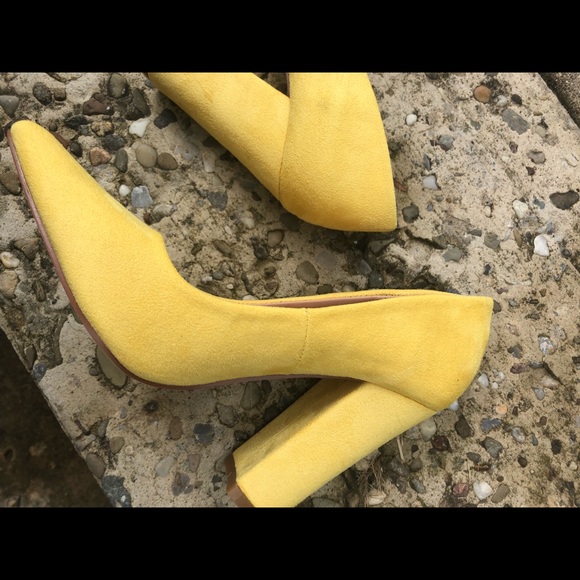 🆕 NWOB Yellow chunky block heel with pointed toes - Picture 5 of 8